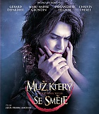 Mu�, kter� se sm�je