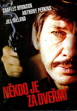 N�kdo je za dve�mi